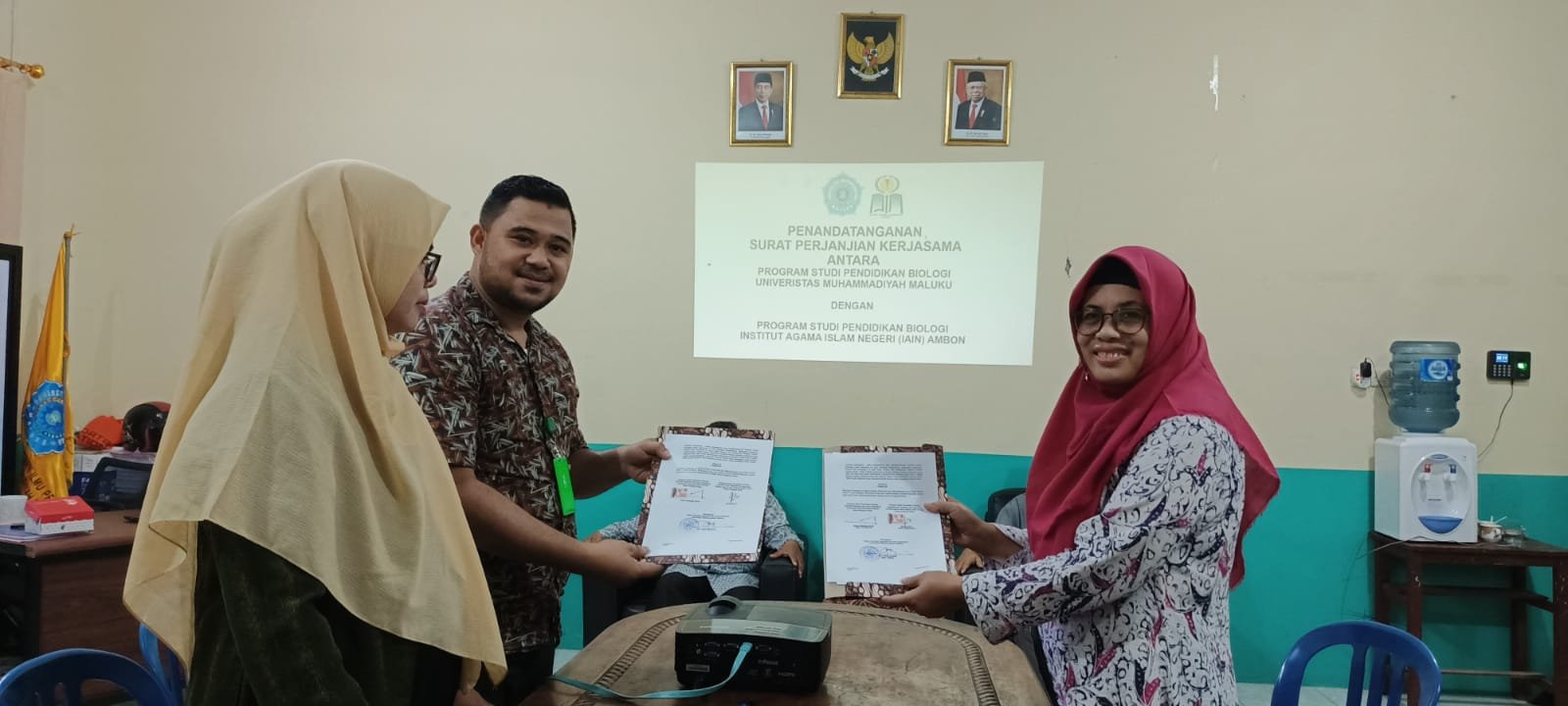 Penandatanganan kerja sama antara program studi pendidikan biologi FITK IAIN Ambon dan program studi pendidikan biologi FKIP Universitas Muhammadiyah Maluku