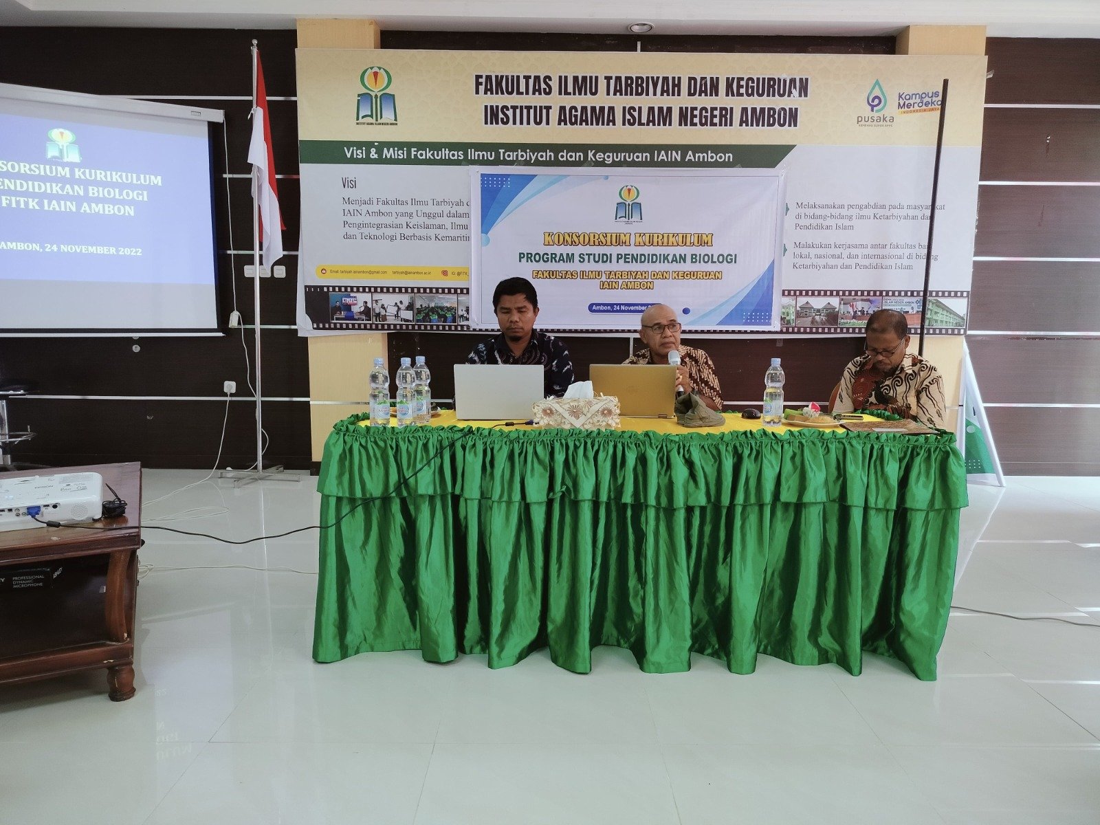 Konsorsium kurikulum prodi dengan Prof. Dr. Hasan Tuaputty, M.Pd